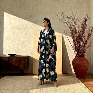 Abaya élégante en polyester imprimé sur mesure pour femmes musulmanes, design de luxe pour les occasions de soirée, vente en gros - Product Image 4