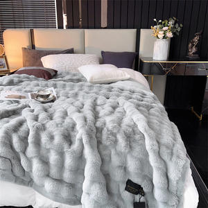 Manta de franela de lujo más vendida, Manta única con burbujas, juego de cama de conejito de piel sintética, diseño textil para el hogar - Product Image 4