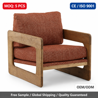 Fauteuil lounge en lin terre cuite, style mid-century, avec cadre en bois en forme de traîneau et dossier incurvé pour salon, personnalisable OEM ODM