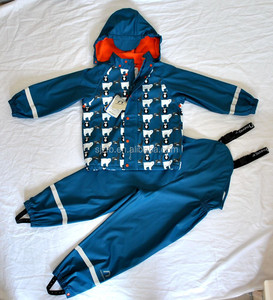 Grazioso Completo Impermeabile per Bambini in PU, Giacca Antipioggia e Salopette Unisex per Neonati - Product Image 1