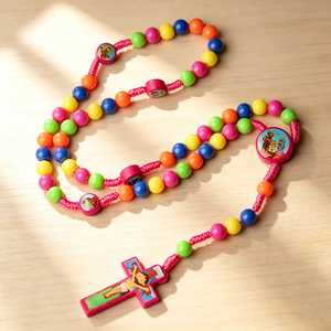 Chapelet catholique pour enfants avec médaille en bois et perles en pierre naturelle Saint Antoine de Padoue - Product Image 4