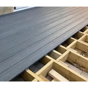 Carreaux de terrasse industriels extérieurs faciles à installer accessoires d'ingénierie panneau de plancher en bois noir composite wpc panneau de terrasse