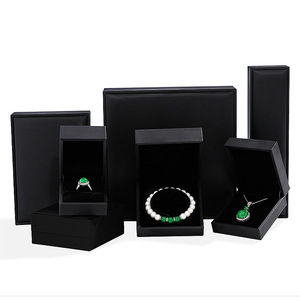 Boîte à collier rectangulaire de luxe brossée avec doublure en velours, personnalisable pour l'affichage et le rangement de bijoux - Product Image 6