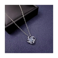 Vente directe d'usine Vanletine's Day cadeau brillant cristal zircone collier en acier inoxydable amour noeud pendentif collier