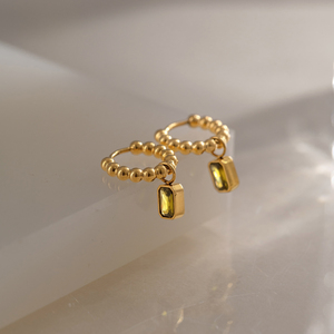 J&D Jewelry - Pendientes de Aro Huggie Cuadrados <span class=keywords><strong>Verdes</strong></span> con Circonita, Chapados en Oro de 18K, de Acero Inoxidable, Resistentes al Agua, Joyería Elegante para Mujer - Product Image 6