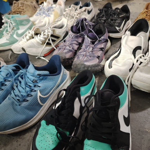 Ballots de chaussures de qualité mixte de marques premium, vêtements usagés - Ballots de chaussures et de vêtements - Product Image 1