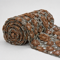 Tissu en dentelle guipure brodée de fleurs, perles et sequins, avec des roses et des perles, pour robes de mariée personnalisées