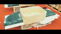 Personnalisé fabriqué à partir de bloc sculpté à la main salle de bain épais solide Beige travertin pierre éviers lavabo pour l'image de marque chaîne hôtel