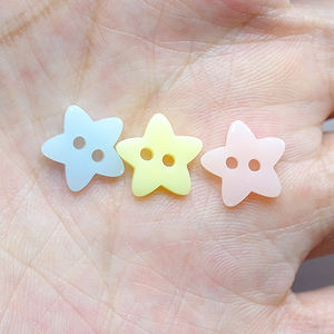 מפעל מכירה ישירה מלאי מקום בת קיימא שטוח 12 מ "מ בצורת כוכב לבן פנינים 2 חור חולצת כפתור לבגדים - Product Image 5