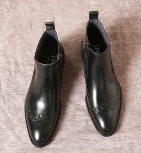 Botas Martin de Piel de Vacuno con Suela Gruesa, Cremallera Lateral de Cuero Genuino, Estilo Inglés con Patrones Tallados a Mano - Product Image 2