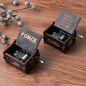 Mini-boîte à <span class=keywords><strong>musique</strong></span> créative sculptée et gravée en bois à manivelle pour cadeau/ - Product Image 4