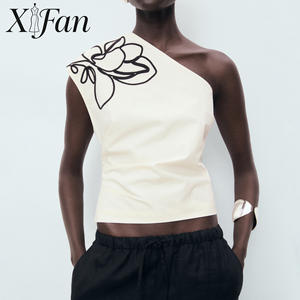 Nouveau T-shirt court décontracté et sexy pour femme, style estival 2026, noir, à épaules dénudées, brodé de fleurs irrégulières - Product Image 1