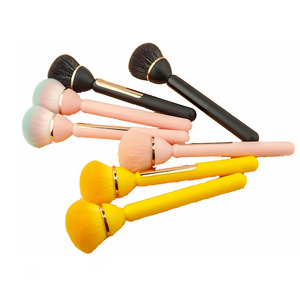 Petit pinceau à poudre blush en forme d'ampoule, pinceau à maquillage pour ongles, poils en fibres artificielles de lotus avec manche en plastique, MOQ 10 pièces - Product Image 1