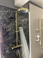Ensemble pommeau de douche bouton de piano ingénierie moderne pour la maison finition or brossé chaud froid jet de pluie doux en acier inoxydable