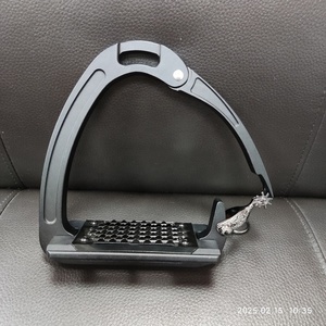 Horshi Black Premium Kwaliteit Veiligheidsstijgbeugels Professionele Antislip Ruiterstijgbeugels Hoge Sterkte Aluminium - Product Image 1