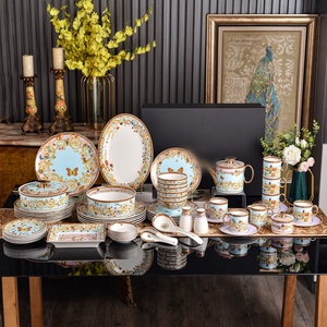 Assiette plate en céramique de style pastoral européen, motif papillon, pour la décoration de table d'hôtel et de salle d'exposition - Product Image 1