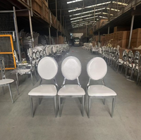 Chaise de salle à manger empilable en acier inoxydable doré, idéale pour banquets, événements, mariages, hôtels – Location de mobilier à prix abordable