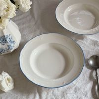 Assiettes à dessert en céramique élégantes peintes à la main avec bord bleu, assiettes à gâteau et à collation en porcelaine personnalisées pour banquet, maison, hôtel, mariage, fête