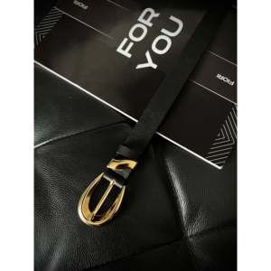 Ceinture pour femme à boucle symétrique, boucle à ardillon en alliage noir, style décontracté, ceinture en cuir PU - Product Image 1