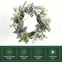 Weihnachtskränze 60cm Blumendesign PE-Material Umweltfreundlich für Innenbereich Trendiger Stil zum Aufhängen an der Tür OEM/ODM