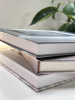 Couverture en toile couleur pleine, protège-poussière, reliure cousue, revêtement UV, impression de livres en gros pour l'éducation scolaire, couverture rigide de qualité supérieure