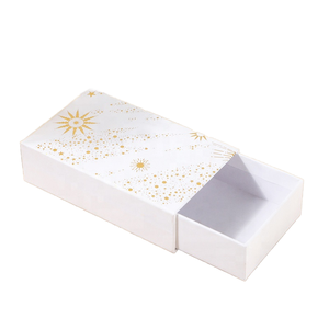 Boîte d'emballage cadeau pour bijoux en carton rigide avec logo personnalisé, gaufrage, laminage mat et doublure en éponge - Product Image 2