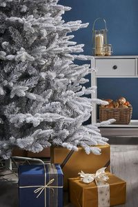 Árbol de Navidad Artificial Premium de 7.5 pies, Directo de Fábrica, con Nieve Artificial, Luces LED Blancas Cálidas, Forma Realista - Product Image 5