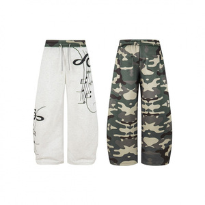 Pantalon de survêtement large pour homme en patchwork camouflage personnalisé, respirant, tissé, avec cordon de serrage et taille élastique, style streetwear et sport - Product Image 3