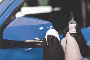 Vente directe d'usine : Revêtement céramique, protège votre peinture, ajoute de la brillance, résiste aux traces de nettoyage, repousse les contaminants. - Product Image 3