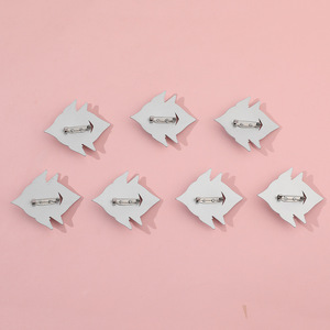 Vendita calda all'ingrosso di fabbrica 7 disegni <span class=keywords><strong>Genshin</strong></span> <span class=keywords><strong>Impact</strong></span> pins spille smaltate luminose Creative regalo Anime per bambini - Product Image 5