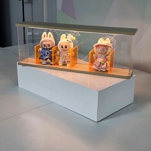Vitrina Moderna de Acrílico Transparente Personalizada para Exhibición, para 6 Muñecas con Caja Iluminada, de Ensamblaje Propio - Product Image 4
