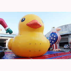 Riesige aufblasbare Gummidente große gelbe Karikaturente aufblasbare Poolente auf dem Wasser für den Event - Product Image 1