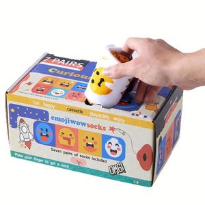 Caja Misteriosa con Calcetines de Moda Absorbentes de Sudor para Regalo - Product Image 1