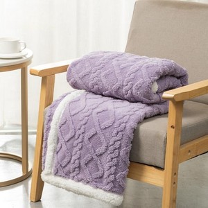 Vente en gros de couvertures portables à motifs doux et chauds pour hôtel Couverture en <span class=keywords><strong>polaire</strong></span> - Product Image 4