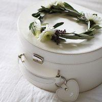 Boîte à souvenirs crème pour bébé avec compartiment Valises de voyage portables pour enfants Coffre à souvenirs Boîte cadeau à broderie pour cartes jouets