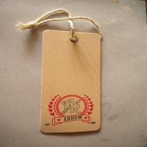 Étiquettes suspendues en papier imprimé avec attache en ficelle pour vêtements, chaussures et articles vestimentaires, pour l'étiquetage et l'emballage des produits. - Product Image 1