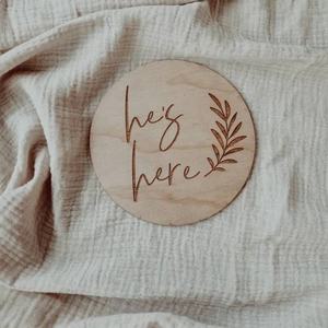 He's Here She's Here-fotografía de bebé recién nacido, fotografía, utillaje, anuncio de nacimiento, placa - Product Image 2