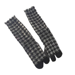 Chaussettes Tabi Jingwen OEM Oeko Tex100 en dentelle cœur, à volants, en maille, à deux orteils, mignonnes, à rayures verticales, transparentes, à orteils fendus - Product Image 5