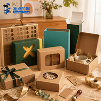 Maßgefertigte Braune Kraftpapier-Tragetasche mit Ausgestanztem Fenster Umweltfreundliche Faltbare Wellpappe-Box für Weihnachtsduftkerzen-Verpackung