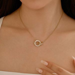 Collar con Colgante de Doble Círculo Entrelazado de Plata de Ley Hipoalergénica con Circonita Cúbica 5A de Dylam Fine Jewelry para Mujer - Product Image 4