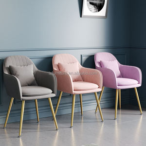 Silla de Comedor Moderna de Lujo Nórdica, Tapizada en Terciopelo y Cuero Genuino, Patas Metálicas con Acabado Dorado, para Hotel, Cocina o Centro Comercial - Product Image 4