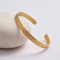 Bracelet ouvert en acier inoxydable plaqué or 18 carats, texture martelée vintage, minimaliste, fin, en forme de C, martelé, doré