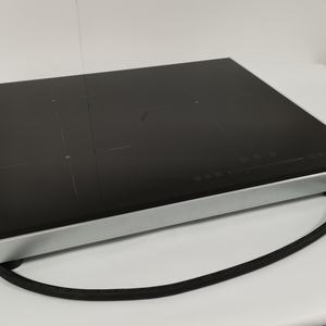 Table de cuisson à induction à trois brûleurs avec biseaux sur quatre côtés - Product Image 3