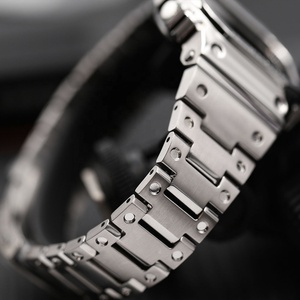 Correa de reloj de acero inoxidable sólido para pulsera de metal dorado GM5600 con estuche y correa - Product Image 4