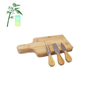Tabla de cortar de bambú con juego de cuchillos de 3 piezas, bloque de corte de madera para uso en la cocina, diseño multifuncional - Product Image 1