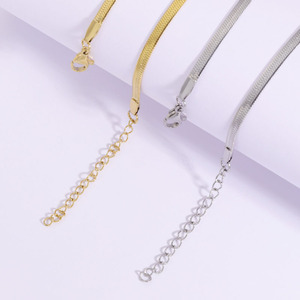 Collana a spina di pesce placcato in <span class=keywords><strong>oro</strong></span> placcato <span class=keywords><strong>oro</strong></span> 18k <span class=keywords><strong>girocollo</strong></span> in acciaio inossidabile impermeabile senza appannamento catena a spina di pesce per le donne - Product Image 3