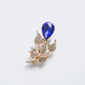 Broche coréenne haut de gamme en alliage d'or avec cristaux colorés, vente en gros de broches et épingles - Product Image 4