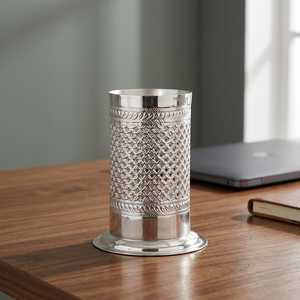 Lampe en laiton design – Faite à la main, durable, design contemporain pour Diwali, célébrations de retraite, légère, pour chambre à coucher, table, intérieur - Product Image 3
