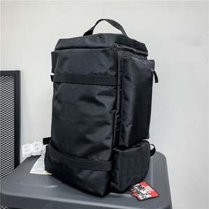 Mochila Deportiva Impermeable de Gran Capacidad con Logotipo Personalizado 2023, Correa de Separación Seca y Húmeda, Moderna, para Turismo al Aire Libre - Product Image 6