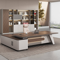 Bureau de direction de luxe léger, grand bureau élégant pour manager avec chaise et armoires latérales pour bureau de patron